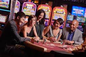 Studio kasino langsung hgo909 dengan meja roulette dan dealer profesional